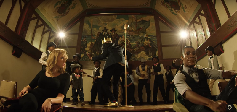 
Một cảnh trong MV "African Hipster" có sự góp mặt của Keitra.  (Ảnh cắt từ clip)