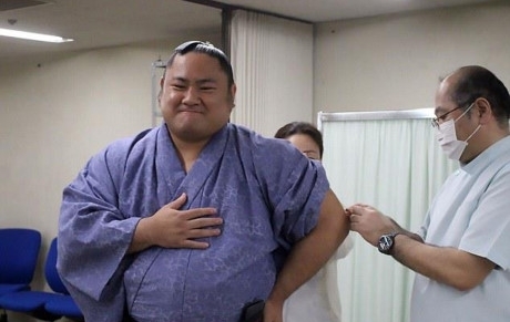 
Tất cả võ sĩ Sumo đều phải tiêm ngừa cúm như mọi người. (Ảnh: @CEN)