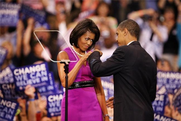
Bà Michelle Obama sát cánh bên chồng tại đêm bầu cử tại St. Paul, Minnesota, ngày 3/7/2008.