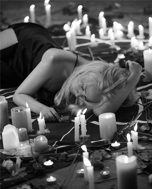 Xúc động nói về ca khúc cuối cùng, 2NE1 bị chê “diễn sâu”