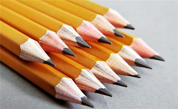 
Mỗi loại bút chì khác nhau chứa đựng lượng than chì khác nhau.