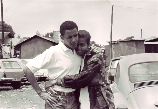 
Phải đến khi trực tiếp chứng kiến cuộc nói chuyện giữa ông Obama với các thanh niên da đen nghèo khó ở Chicago cùng nhiều lần hẹn hò đón đưa, chàng sinh viên tưởng là rụt rè này mới thực sự chinh phục được trái tim nàng cố vấn Michelle.