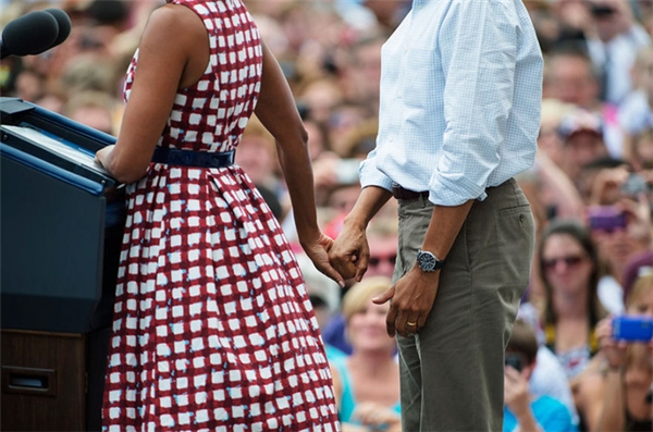 
Và cũng chính tình yêu nồng thắm của người phụ nữ này, Barack Obama có một gia đình ấm êm, hạnh phúc.