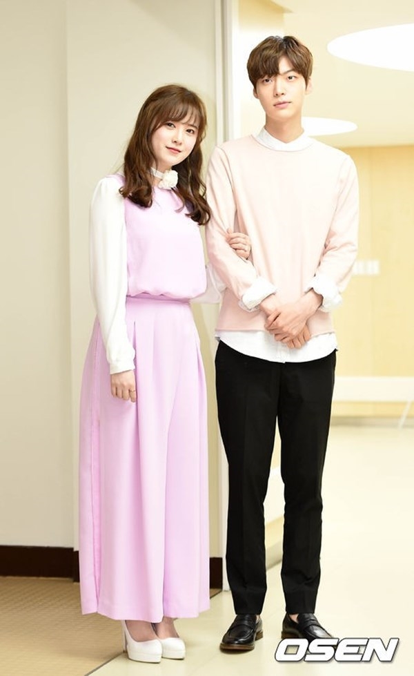 
Cặp đôi "chị em" Ahn Jae Hyun và Goo Hye Sun.
