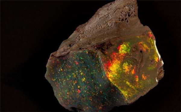 
Viên đá quý Opal lần đầu xuất hiện trước công chúng sau hàng thập kỉ.