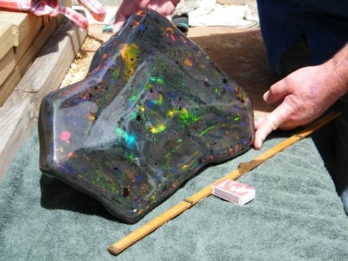 Lần đầu lộ diện viên đá opal đẹp nhất thế giới, giá hơn 15 tỉ đồng