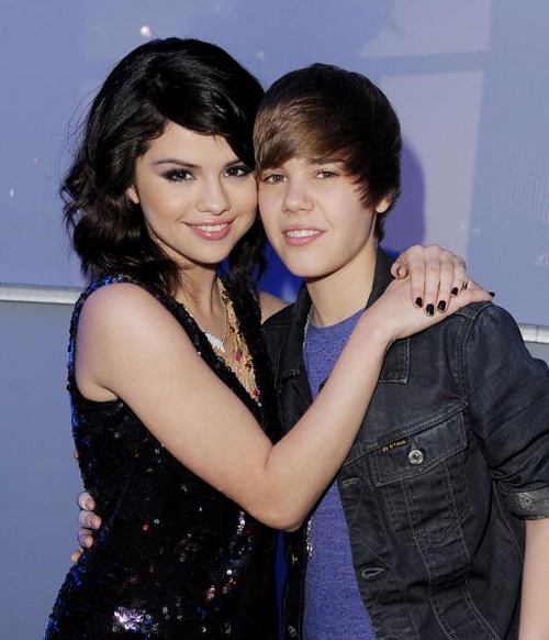 
Selena và Justin gặp gỡ khi nữ ca sĩ 17 tuổi.