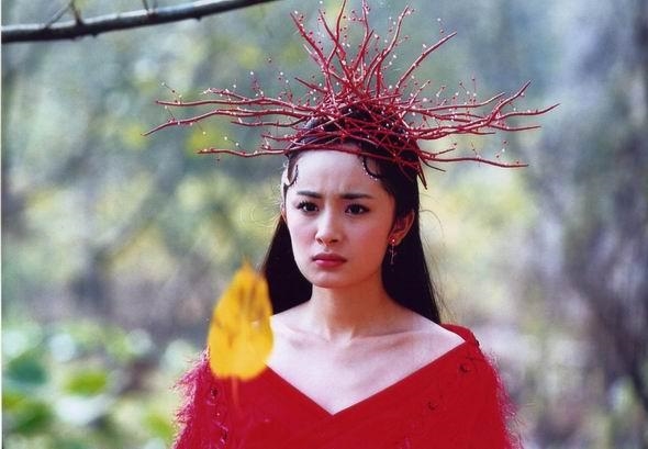 
Trong Liêu Trai Chí Dị, Dương Mịch bị nhầm tưởng là ma cây khi đội nguyên bộ rễ lên đầu.