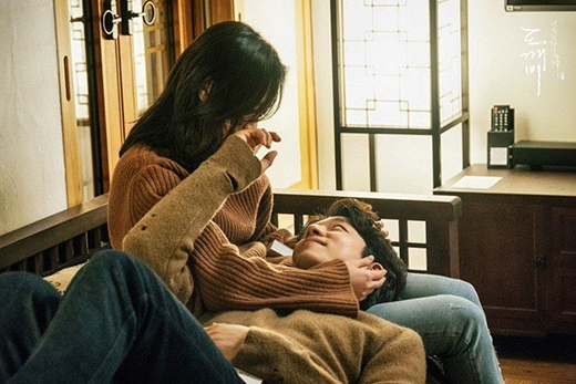 Kim Go Eun bị nghi chia tay bạn trai để hẹn hò với đàn anh Gong Yoo