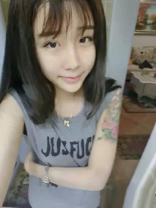
Lý Ân Hi là một hot girl nổi tiếng tại Hà Nam, Trung Quốc.