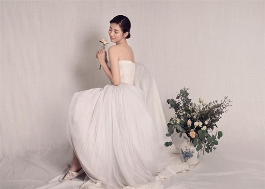 Ngọc nữ Suzy ngọt ngào trong váy cưới trắng tinh khôi