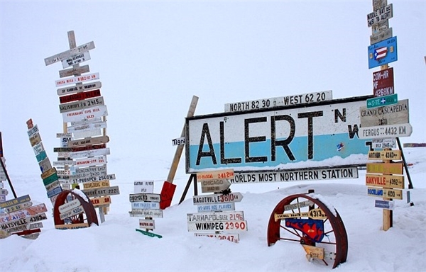 
Vùng đất Alert của Canada được xem là nơi lạnh lẽo nhất thế giới với nhiệt độ trung bình là -32 độ C, kỉ lục lên đến -50 độ C.