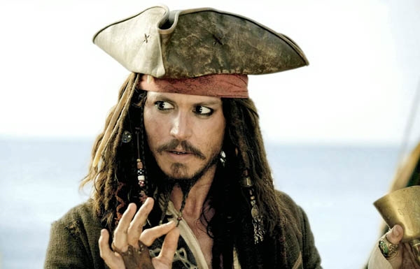 
Vai thuyền trưởng Jack Sparrow của Johnny Depp.