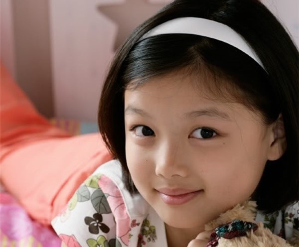 
Kim Yoo Jung được phát hiện qua một cuộc thi mà chị em cô bé tham gia.