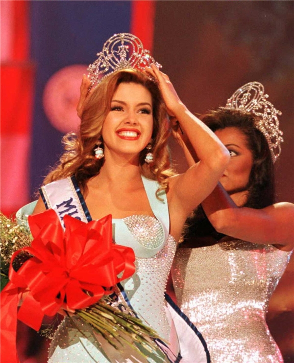 
Alicia cũng là Hoa hậu Hoàn vũ đầu tiêng đăng quang khi Donald Trump lên nắm quyền của Miss Universe.